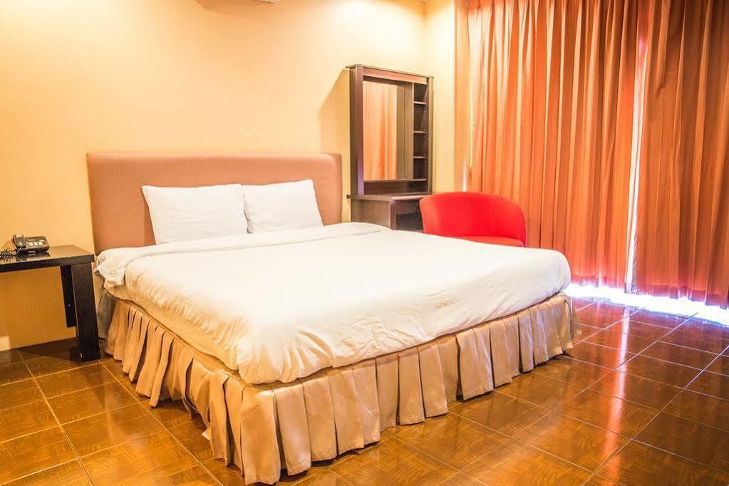 Fnb Hotel Central Паттайя Экстерьер фото